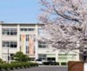 倉吉北高等学校 正門前